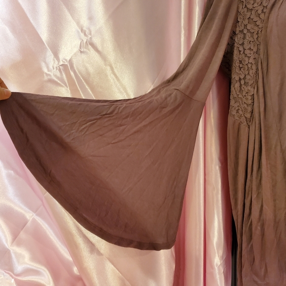 Bell sleeve lace tunic - Picture 8 of 10